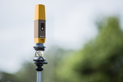 The HiPer CR can be used in a variety of configurations, including as a network RTK rover, in base and rover setups and integrated hybrid use with a robotic total station.