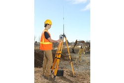 The TDL450B radio is a wireless UHF data radio built for daily use in harsh conditions and includes an add-on fan tray for impact and weather resistance.