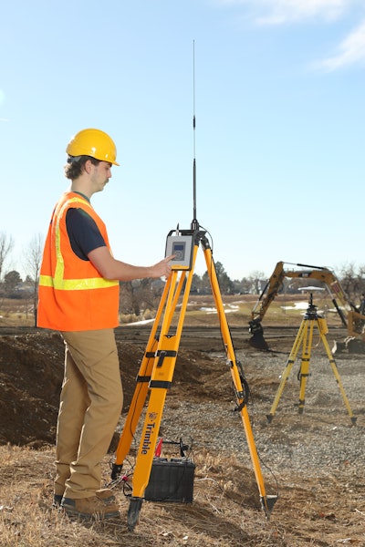 The TDL450B radio is a wireless UHF data radio built for daily use in harsh conditions and includes an add-on fan tray for impact and weather resistance.
