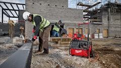 ROLL-ON is equipped with a non-removable, REDLITHIUM integrated 2.5 kWh battery, two 20A GFCI duplex outlets with circuit breakers, one USB-C and one USB-A.