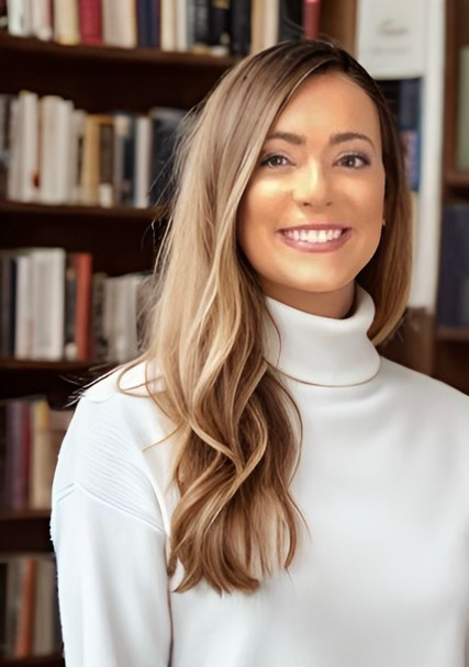 Victoria Grandal Headshot