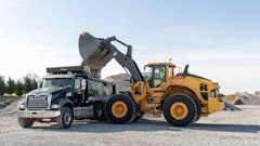 The machine is designed for rehandling applications, with a high tipping load and long reach to fill a truck in three passes.