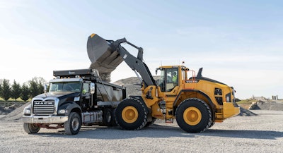 The machine is designed for rehandling applications, with a high tipping load and long reach to fill a truck in three passes.