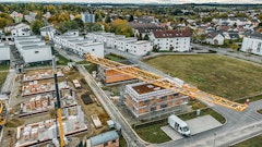 The 25 L and 33 L cranes are equipped with Liebherr Control 5 hardware and Tower Crane OS (Tower Crane Operating System 2).