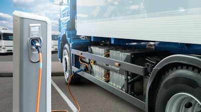 Full electrification of the U.S. commercial truck fleet would require nearly $1 trillion in infrastructure investment alone, according to a new report released by the Clean Freight Coalition (CFC).
