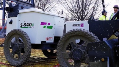 The S-940E provides eight hours of runtime and can cover up to 35,000 sq. ft. per full charge.