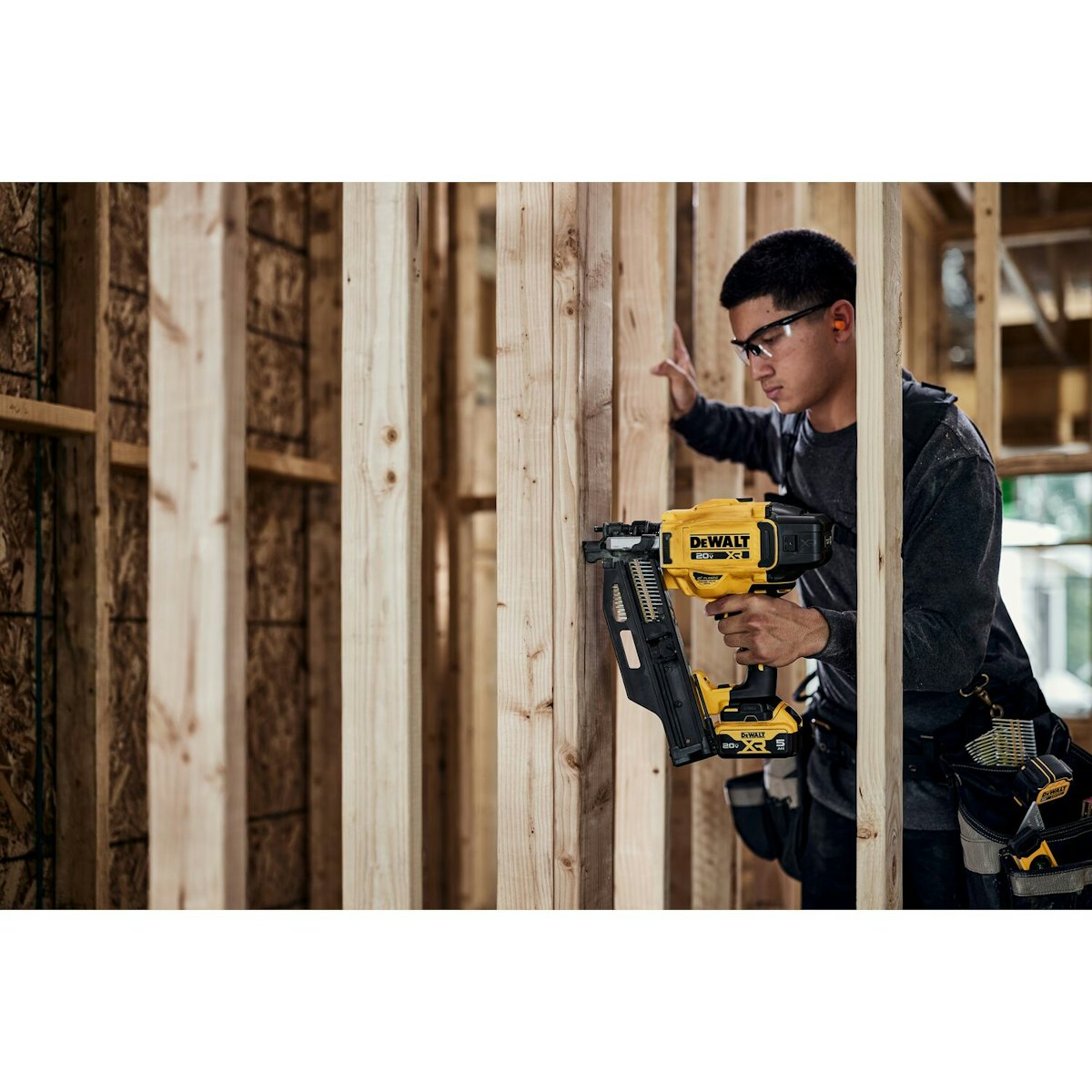 DEWALT Introduces 20V Max XR Cordless 21 and 30 Framing Nailers From DEWALT For Construction Pros