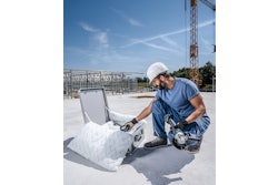 During storage, lithium-ion batteries are surrounded by cushions filled with Pyrobubbles - an extinguishing agent which provides protection against thermal runaway and exothermic reactions.