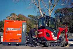 Powered by an 18.3 kWh battery, the SV17e offers two operating modes and can be used in indoor or outdoor jobsites.