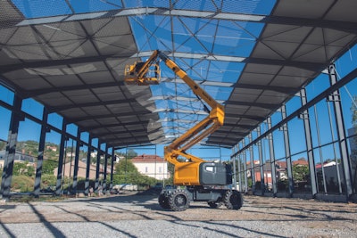 Haulotte Dual Reach increases the load capacity of the basket up to 770 lbs. and enables working on sloping ground up to 6°.