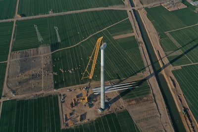 For guidance during use, the XCA4000 is equipped with a self-developed control system and active safety technology with more than a dozen sensors distributed on the boom.