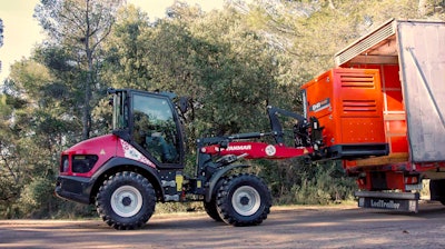The electric wheel loader is equipped with four working modes (Bucket, Fork, Eco and Power) to fit the operator’s needs.