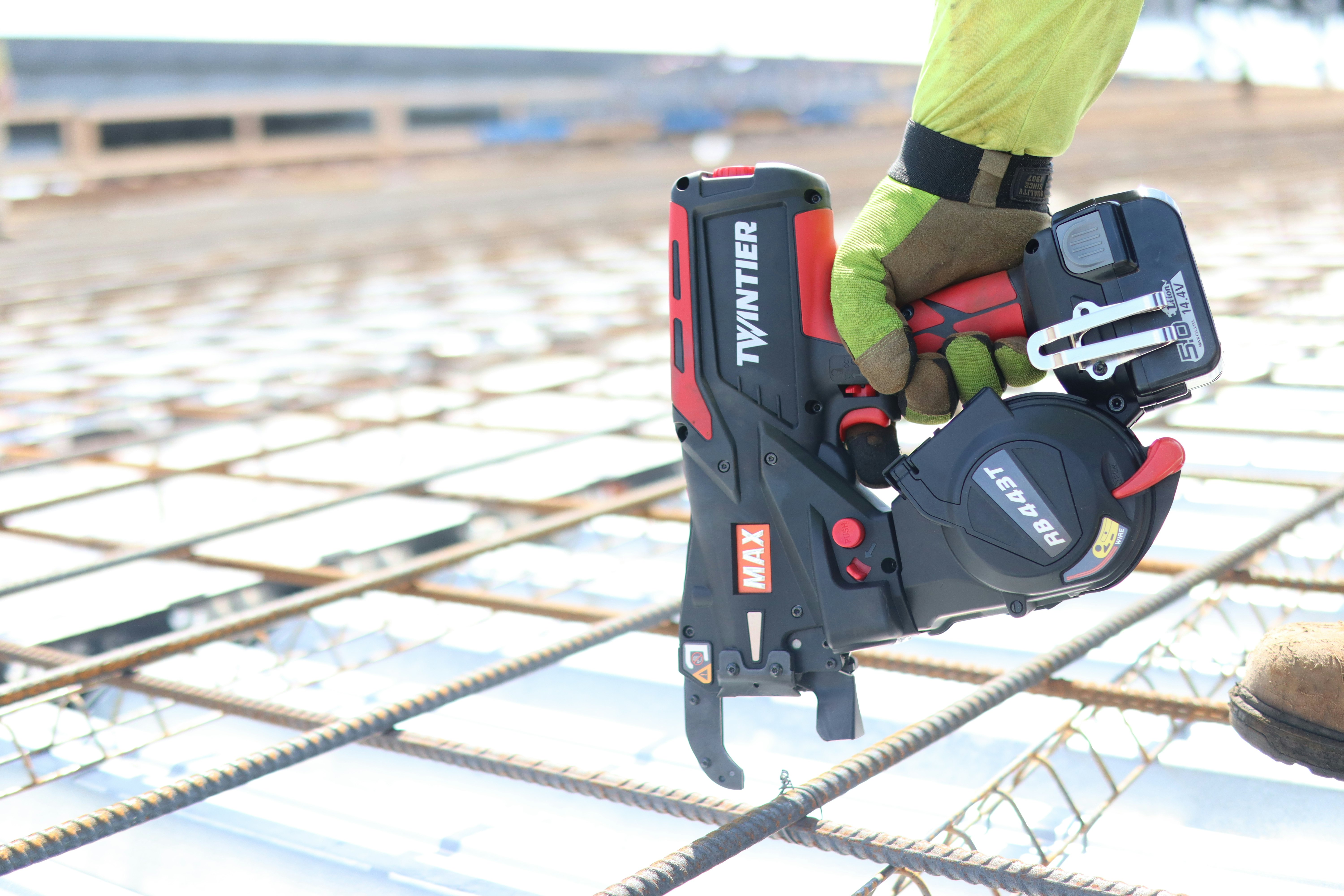 MAX USA Launches RB443T TwinTier Cordless Rebar Tying Tool From