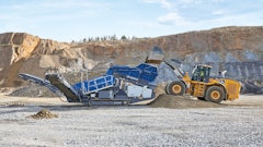 Available with an optional electro-hydraulic Dual Power drive, the MOBISCREEN MSS 502(i) EVO features a large feed hopper and screening surface.