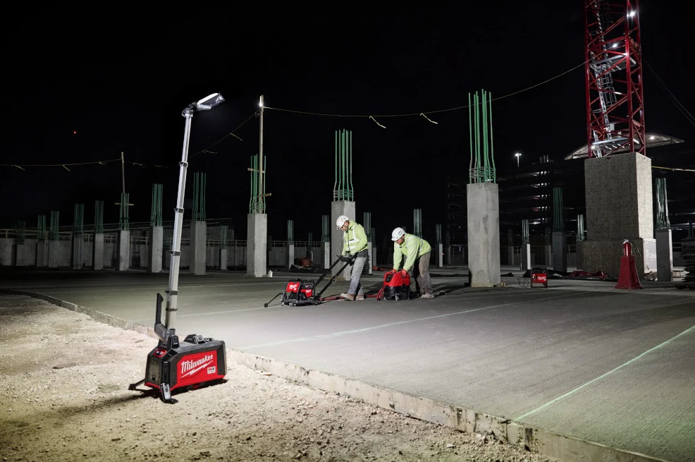 Milwaukee Tool MX FUEL ROCKET Dual Power Compact Tower Light From: Milwaukee Tool Corp. - Vimarsana News