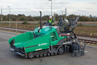 The solutions shown for asphalt paving included the VÖGELE SUPER 1703-3i wheeled paver and the SUPER 2000-3i tracked paver, both of which have become successfully established in North America.