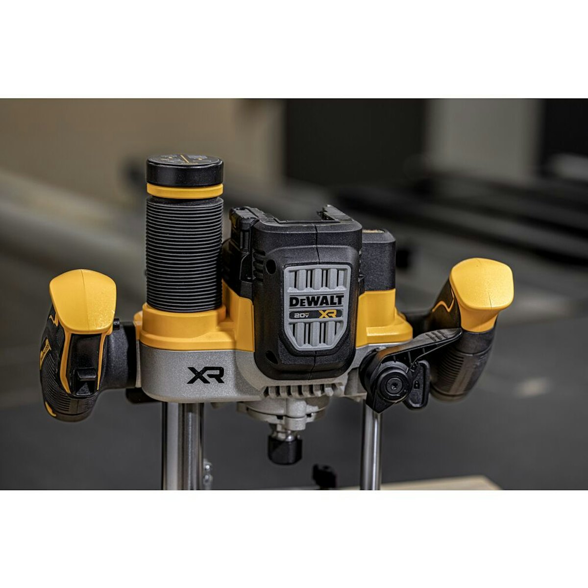 DEWALT Releases 20V MAX Cordless Plunge Router From DEWALT For Construction Pros