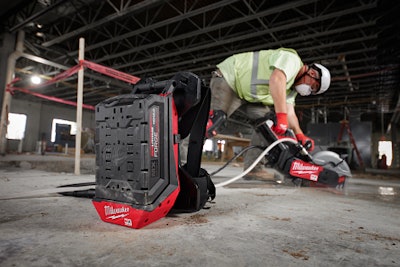 Allowing the user to wear the battery on his or her back or place it on the ground, this new solution reduces tool weight while maintaining performance.