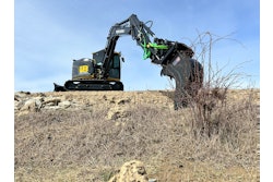 The tiltrotators feature an SQ sandwich-style coupler and auto lubrication for control and flexibility.