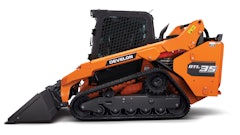 Powered by a 115.3-hp engine, the DTL35 helps operators gain traction and maneuverability on construction sites and in tight spaces.