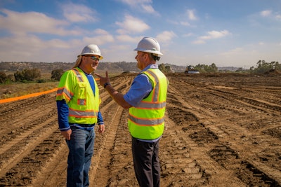 Marathon’s Cunningham discusses his idle time reports with RDO Account Manager Ernie Dobson.