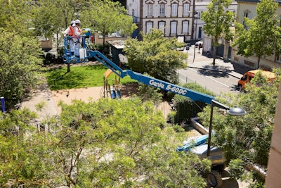 This lightweight, electrified telescopic boom lift in the 60-foot height class can be used indoors and outdoors.