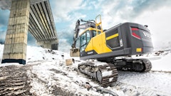 Operators should clean machines—tracks, undercarriage, driveline, articulation joints and steer cylinder—daily.