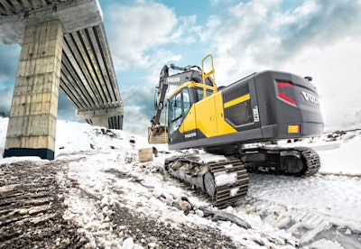 Operators should clean machines—tracks, undercarriage, driveline, articulation joints and steer cylinder—daily.