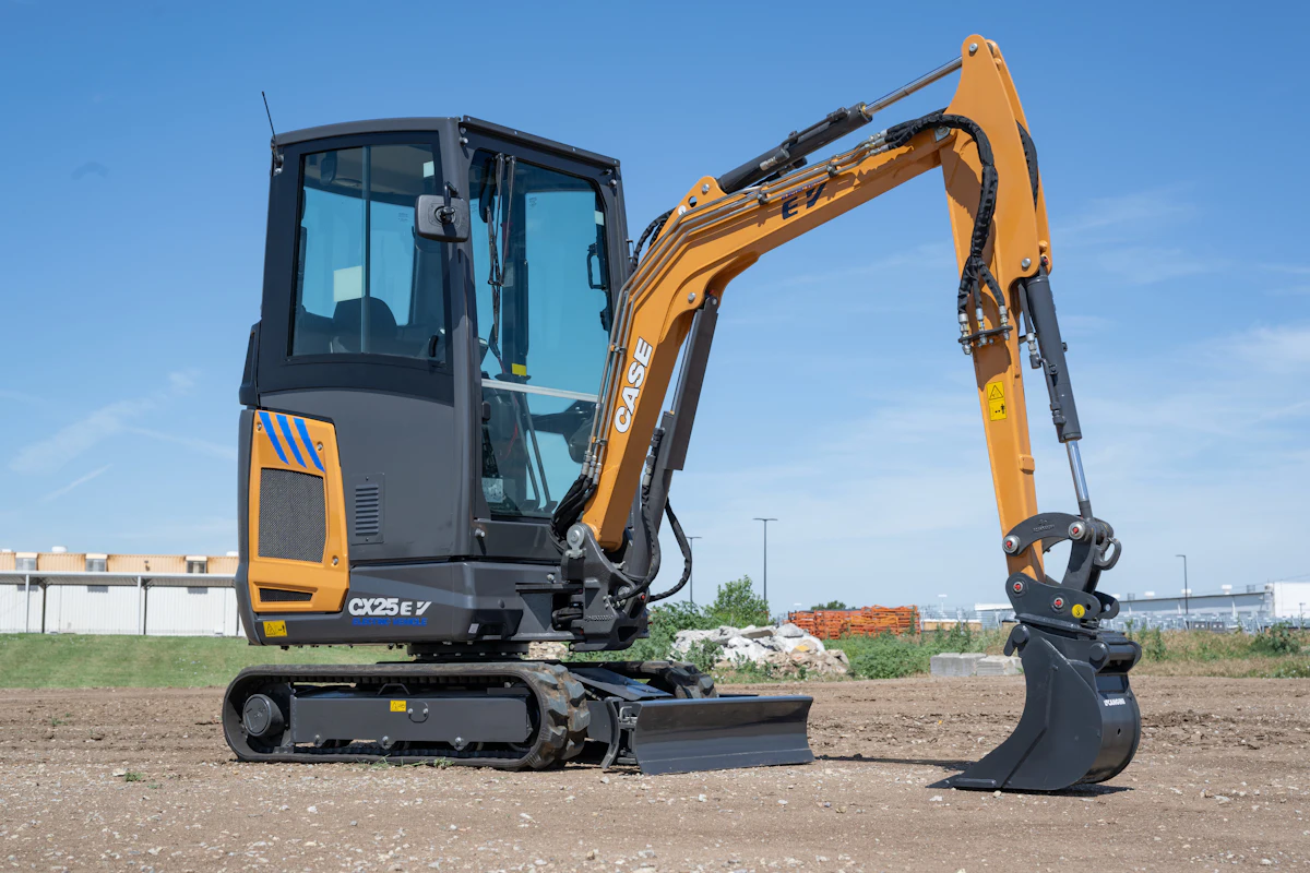 CASE to Introduce CX25EV Electric Mini Excavator and CL36EV
