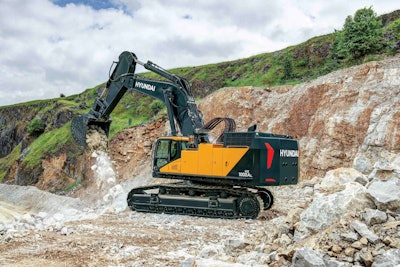 Bucket digging force ratings also reflect the machines’ suitability for heavy-duty applications, with the HX800A L delivering 85,098 lbf (38,600 kgf), and the HX1000A L delivering 88,185 lbf (40,000 kgf).