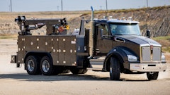 The aluminum variation of the steel TMAX Tandem Axle Mechanic Truck combines lightweight construction with durability.