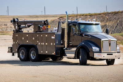 The aluminum variation of the steel TMAX Tandem Axle Mechanic Truck combines lightweight construction with durability.