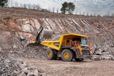 The R60 has a body volume of 47 yd3 (36 m3), allowing the machine to be used with Volvo’s EC950 crawler excavator and L350H wheel loader.