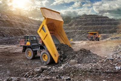 The R70 has a body volume of 55.6 yd3 (42.5 m3), allowing the machine to be used with Volvo’s EC950 crawler excavator and L350H wheel loader.