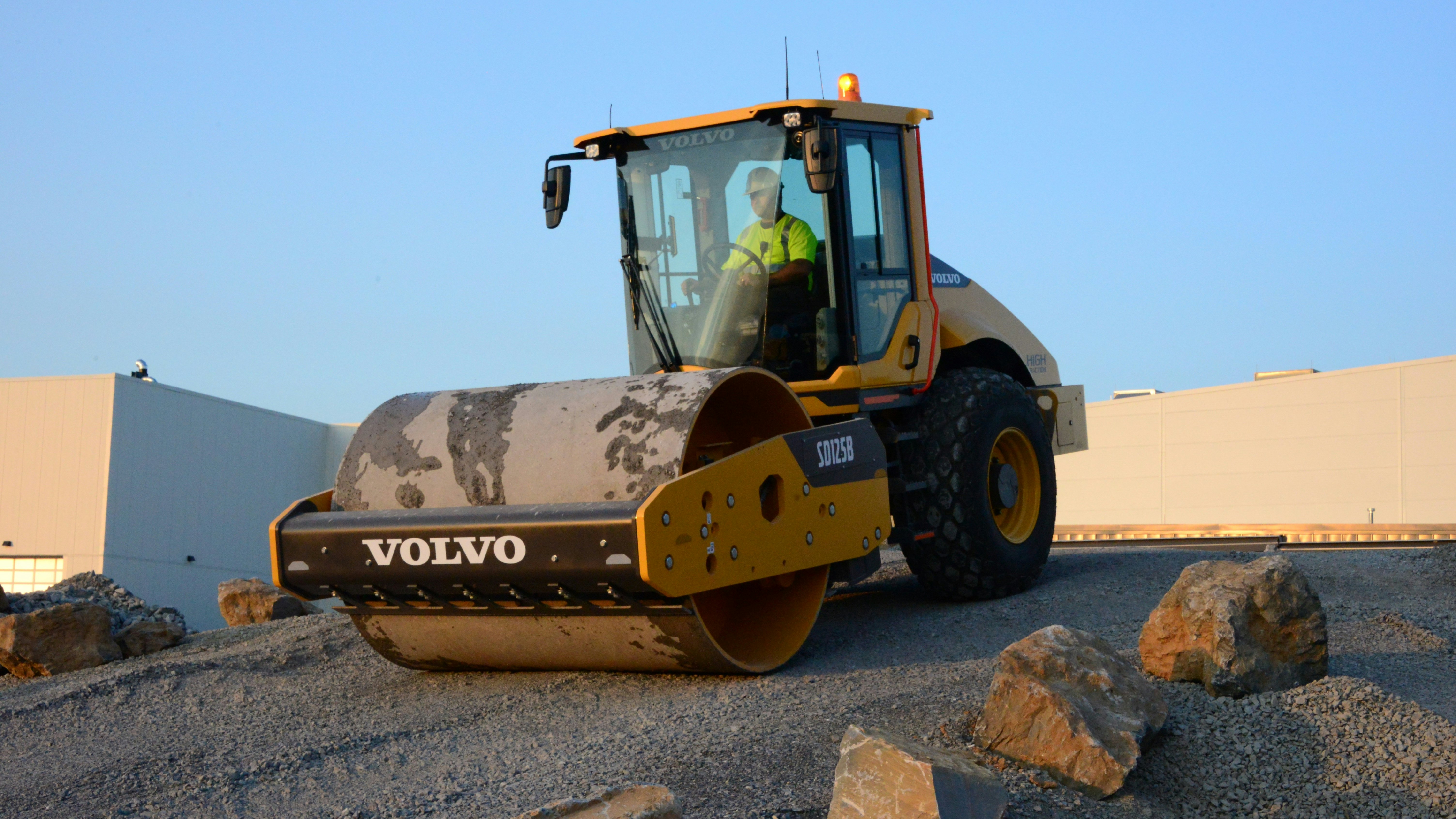超高品質で人気の Roller Compactor DD105 Volvo WSI - コンパクター 1:50 Scale 建設車両、作業車
