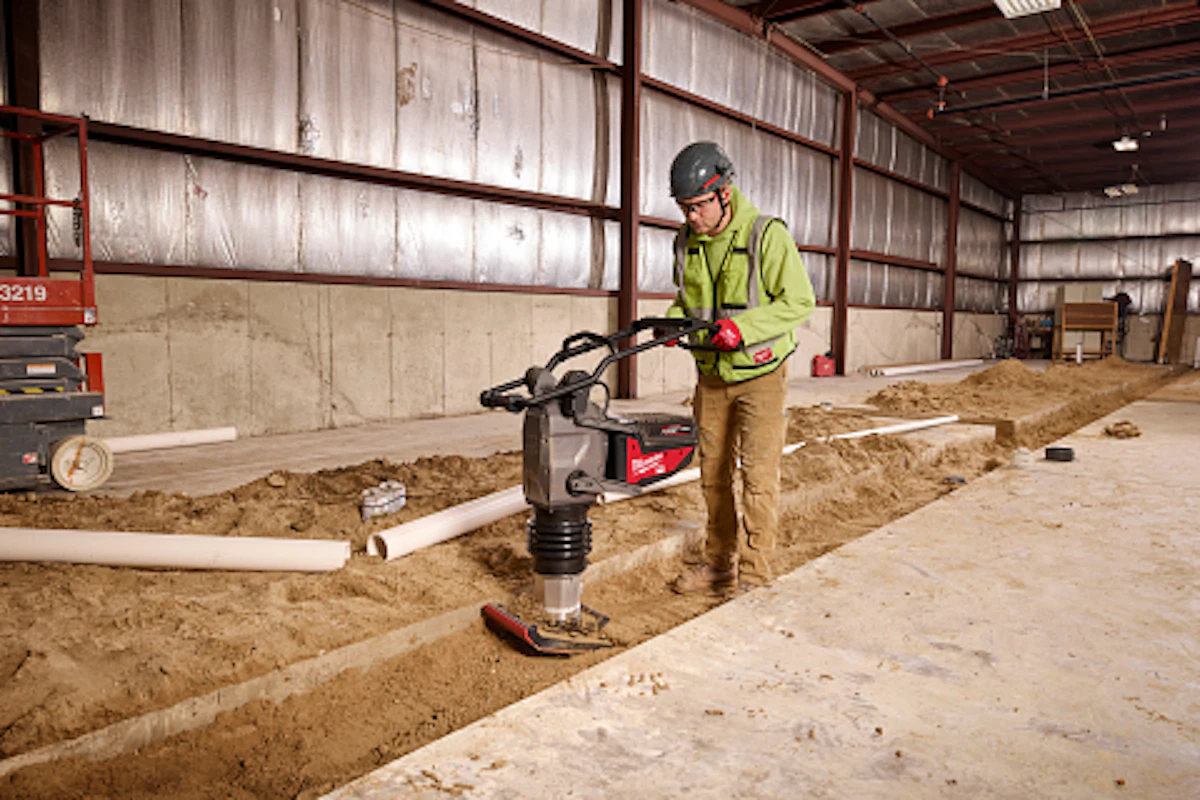 Milwaukee Tool Offers MX FUEL 70-kg Battery-powered Rammer From