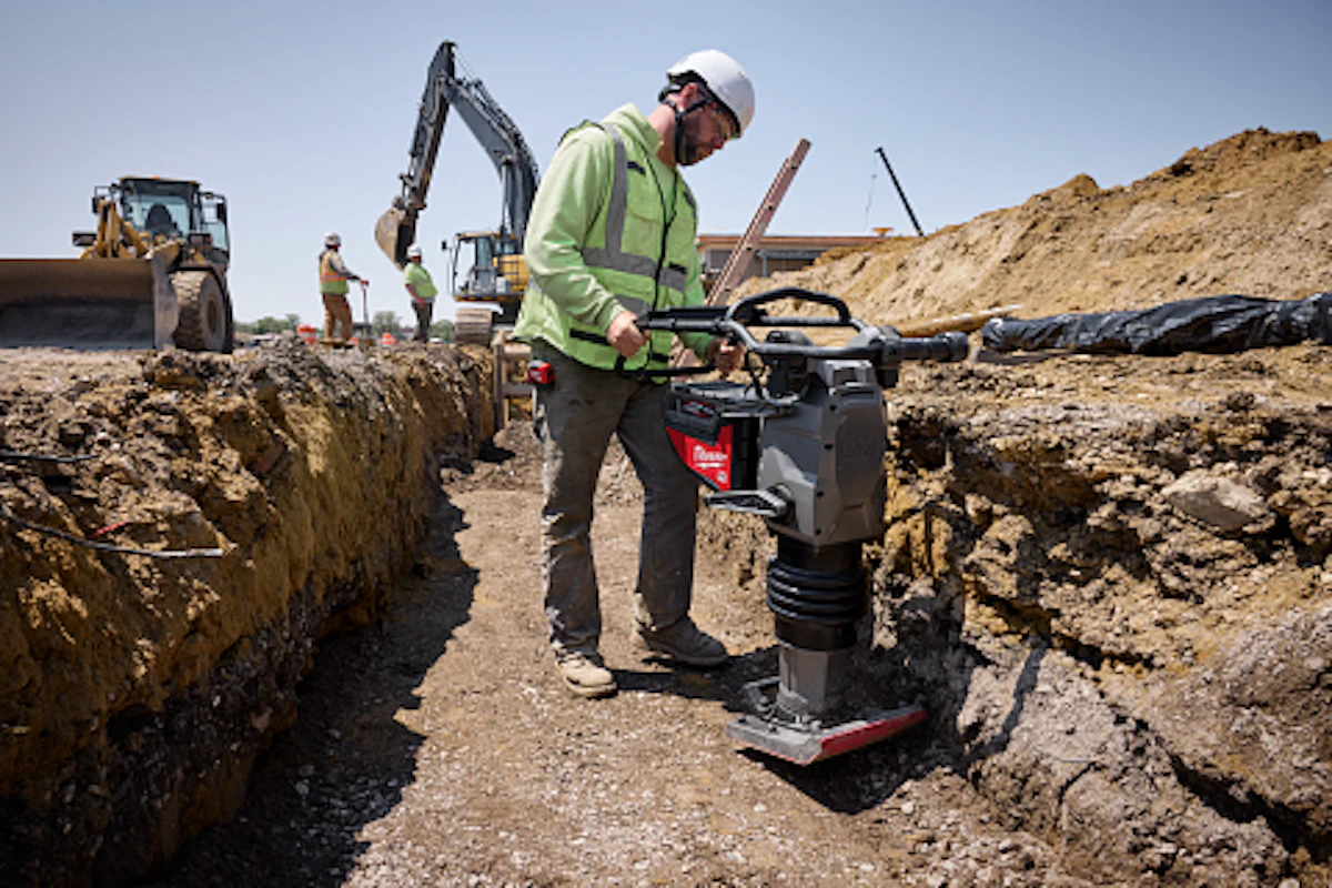 Milwaukee Tool Offers MX FUEL 70-kg Battery-powered Rammer From