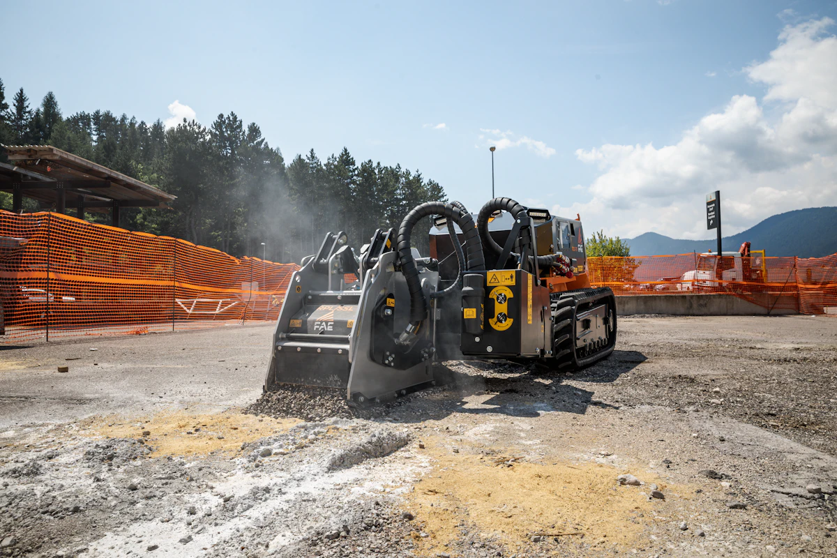 FAE Unveils RPL/SSL-45 Asphalt Shredder for RCU75 Tracked Carrier
