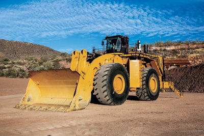 The Cat 995 Wheel Loader is built to the same size as the 994K it replaces.