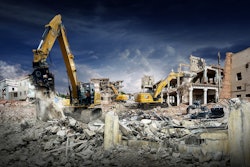 Offering a maximum digging depth of 19.1 ft (5.8 m), the new straight boom excavator features a maximum vertical reach of 40.9 ft (12.48 m) – 8.0 ft (2.45 m) higher than a standard Cat 330 excavator – for demolishing three-story buildings.