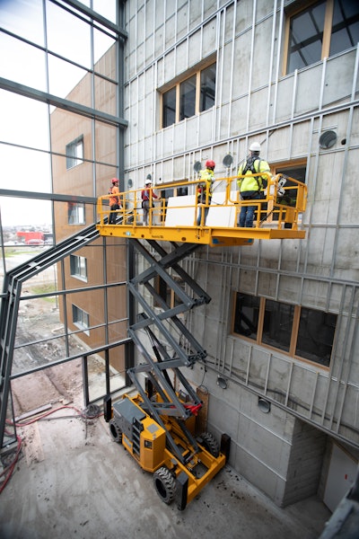 The fully electric architecture on today's electric scissor lifts offers the same drive performance of an internal combustion diesel machine.
