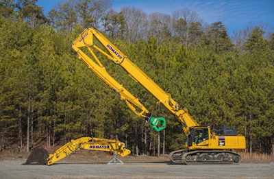 The 362 HP (270 kW) PC490HRD-11 is engineered to help customers achieve higher efficiency at the demolition jobsite.