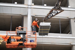 Moyer Jlg Sdiego24 D02 Cama 00049 Cc (2)