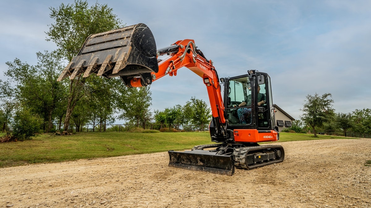 Yo-ko 　0405 Kubota Unveils KX040-5 Compact Excavator at WOC From: Kubota