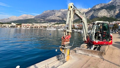 Mb R500 Takeuchi Tb370 Croatia Demolitions Concrete