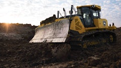 The 850 X-Tier utilizes dual path electric drive technology for added simplicity over traditional drivetrains and optimizes torque delivery and reduces machine complexity.
