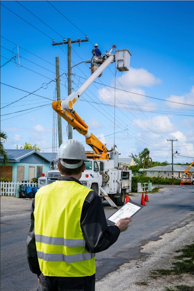 HeavyJob’s new capabilities ensure that every completed job—whether installing gas meters, replacing power poles, or burying fiber optic lines—is logged, tracked, and invoiced with supporting documentation like photos and timecards.