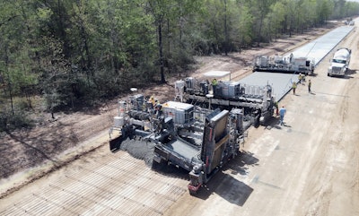 Wirtgen's SP 33 concrete pavers enable the paving of monolithic concrete profiles such as curbs and berms, rectangular profiles, and concrete safety barriers.