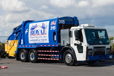 Mack Lr Vehicle