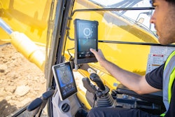 Kobelco Trimble 1